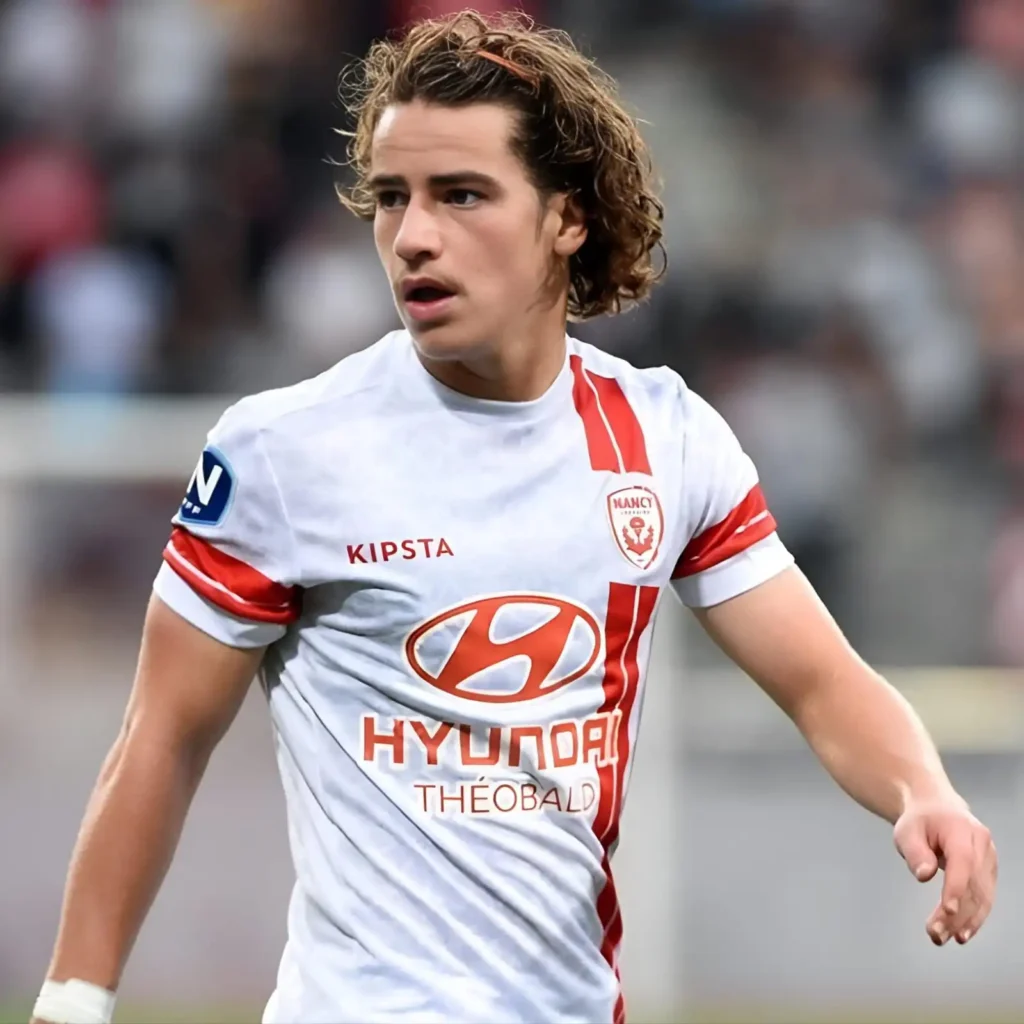 Baptiste Mouazan Concarneau, milieu Ligue 2, joueur formé à Lorient, stabilité milieu de terrain